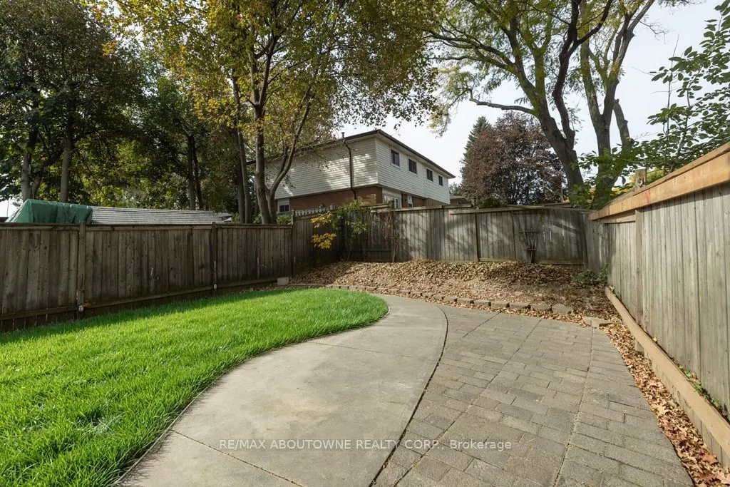 4 Glamis Court