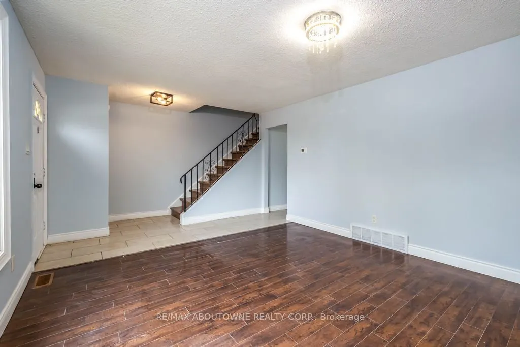 4 Glamis Court