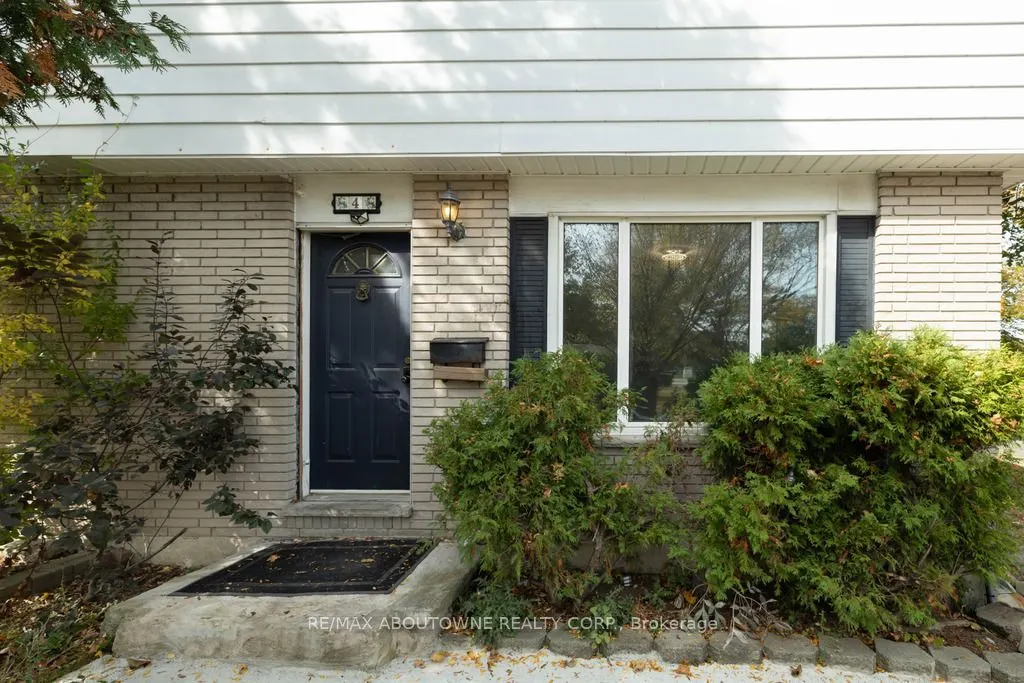 4 Glamis Court