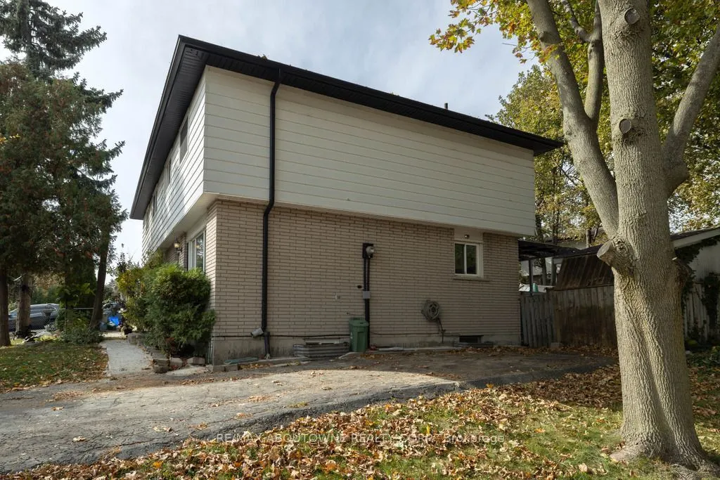 4 Glamis Court