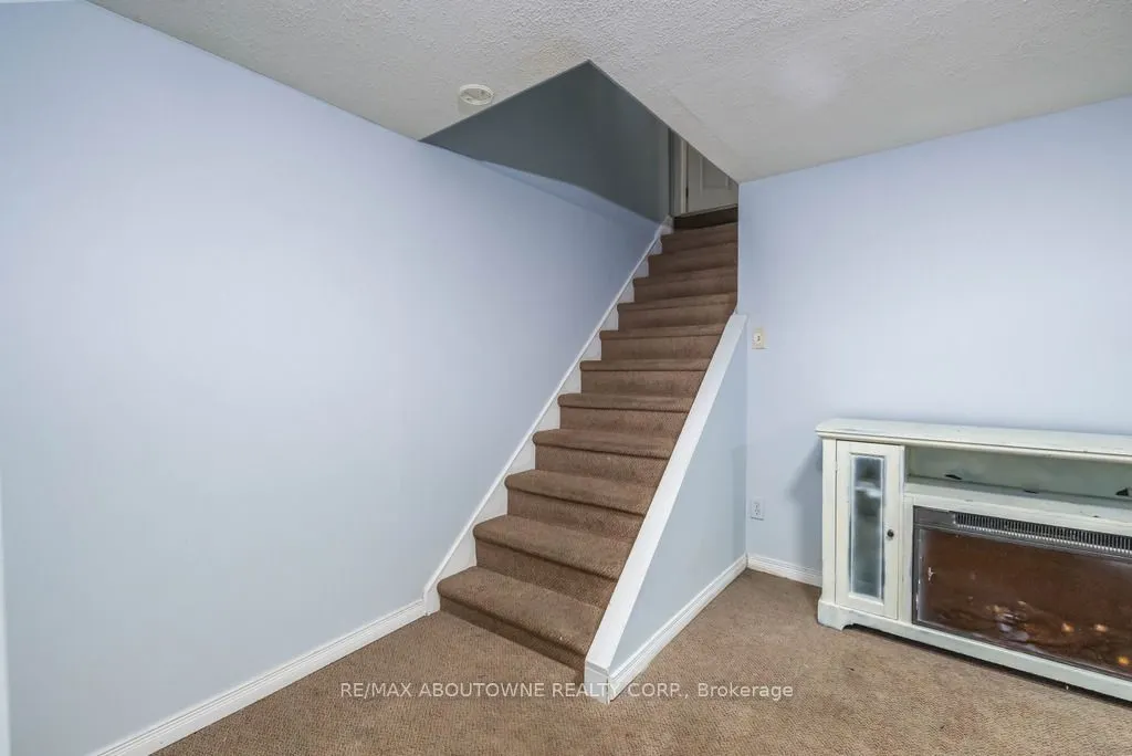 4 Glamis Court