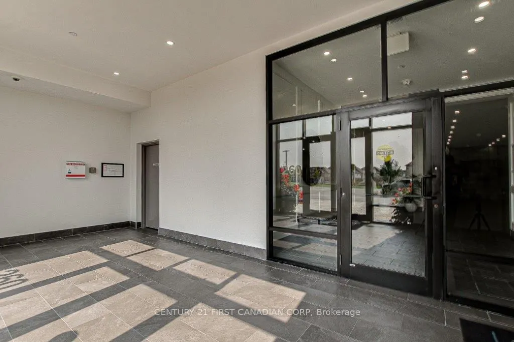 260 Villagewalk Boulevard #914