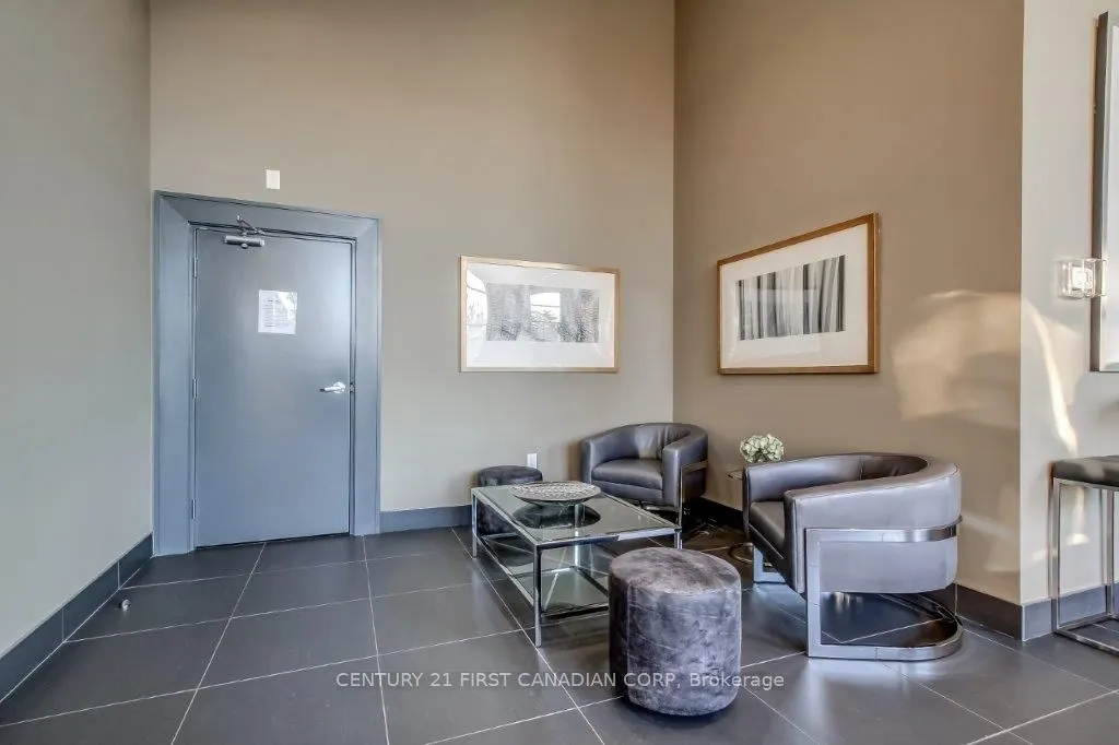 260 Villagewalk Boulevard #914