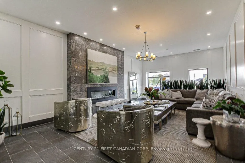 260 Villagewalk Boulevard #914