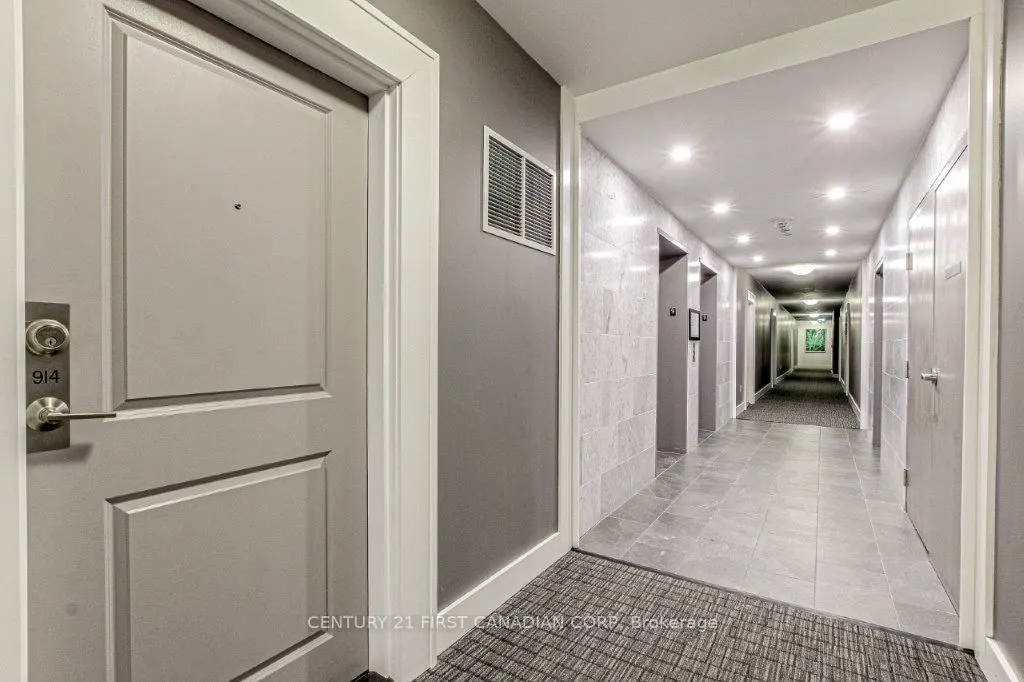 260 Villagewalk Boulevard #914
