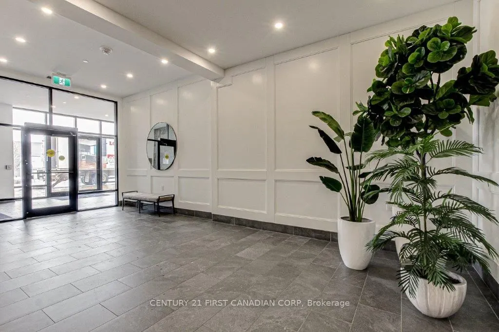 260 Villagewalk Boulevard #914