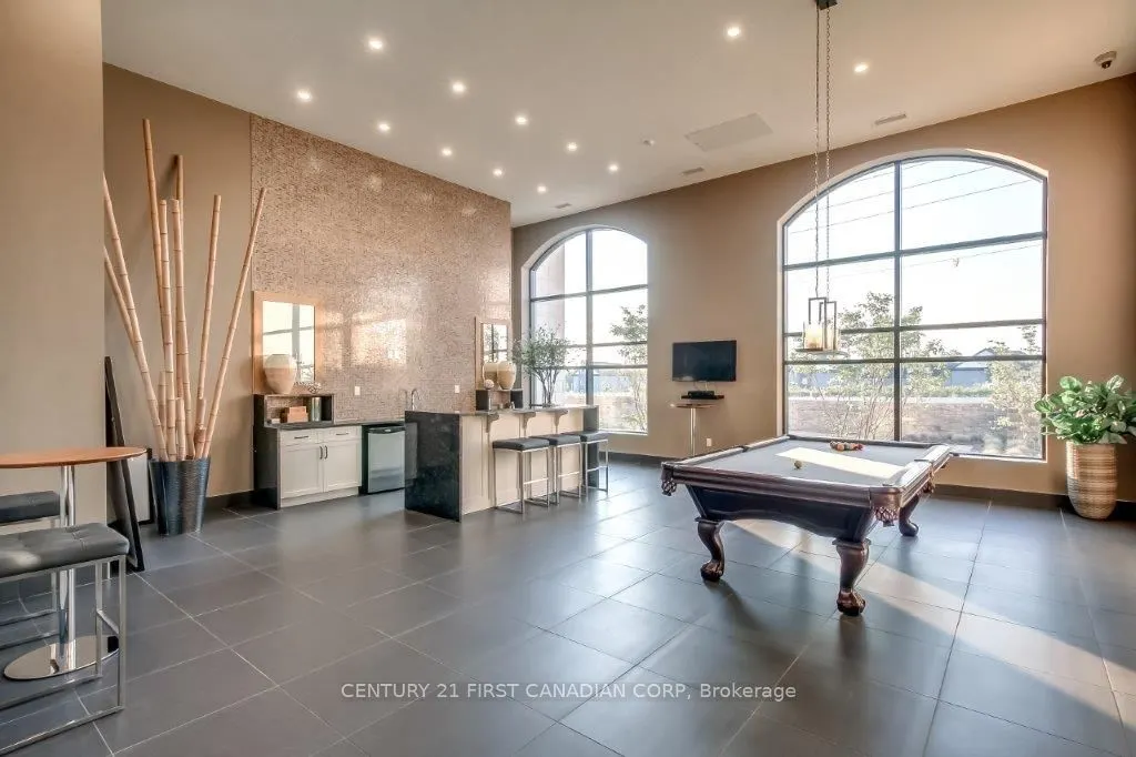 260 Villagewalk Boulevard #914
