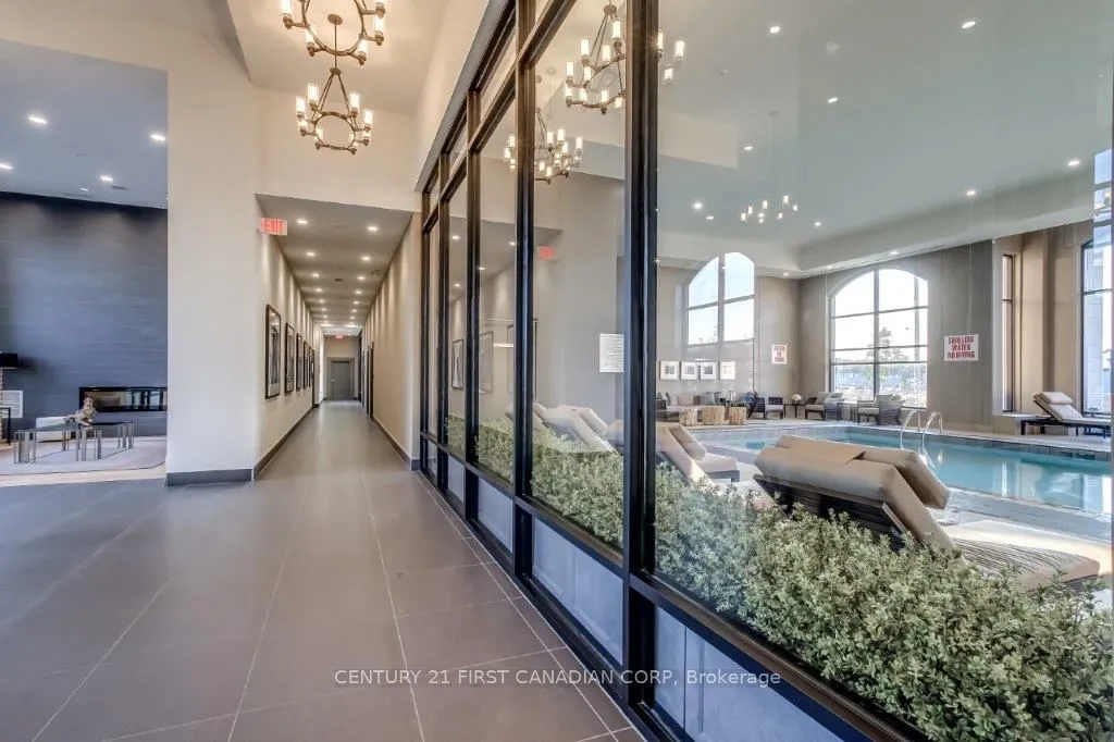260 Villagewalk Boulevard #914