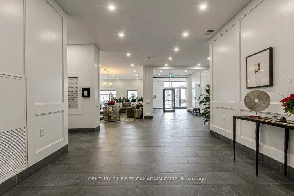 260 Villagewalk Boulevard #914