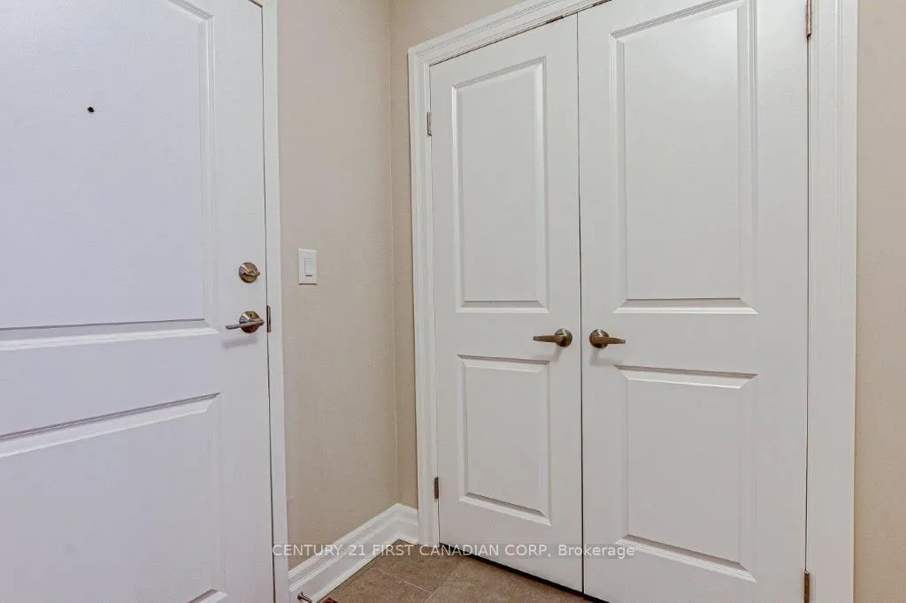 260 Villagewalk Boulevard #914