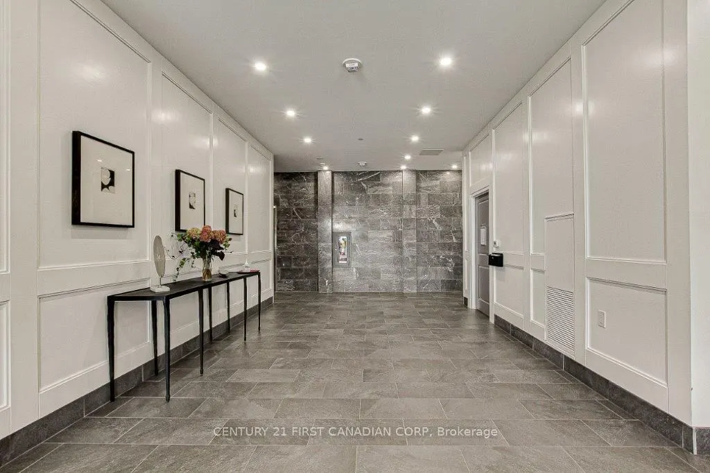260 Villagewalk Boulevard #914