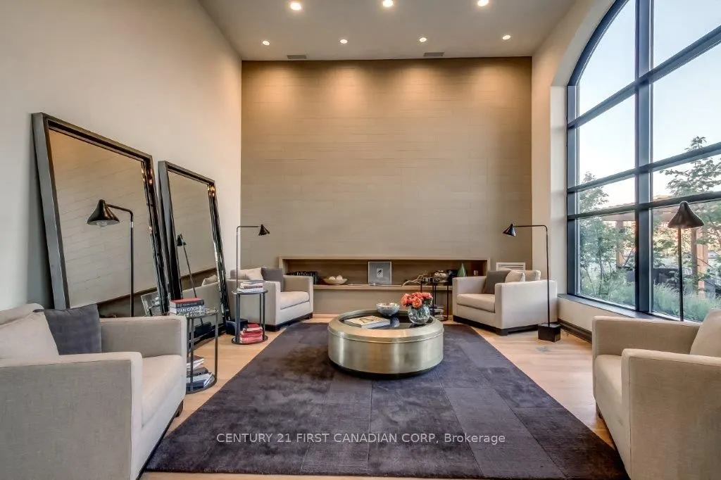 260 Villagewalk Boulevard #914