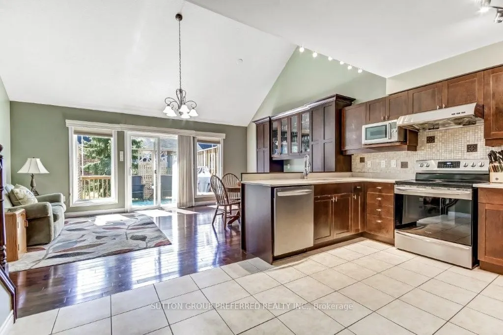 464 Commissioners Road W #3