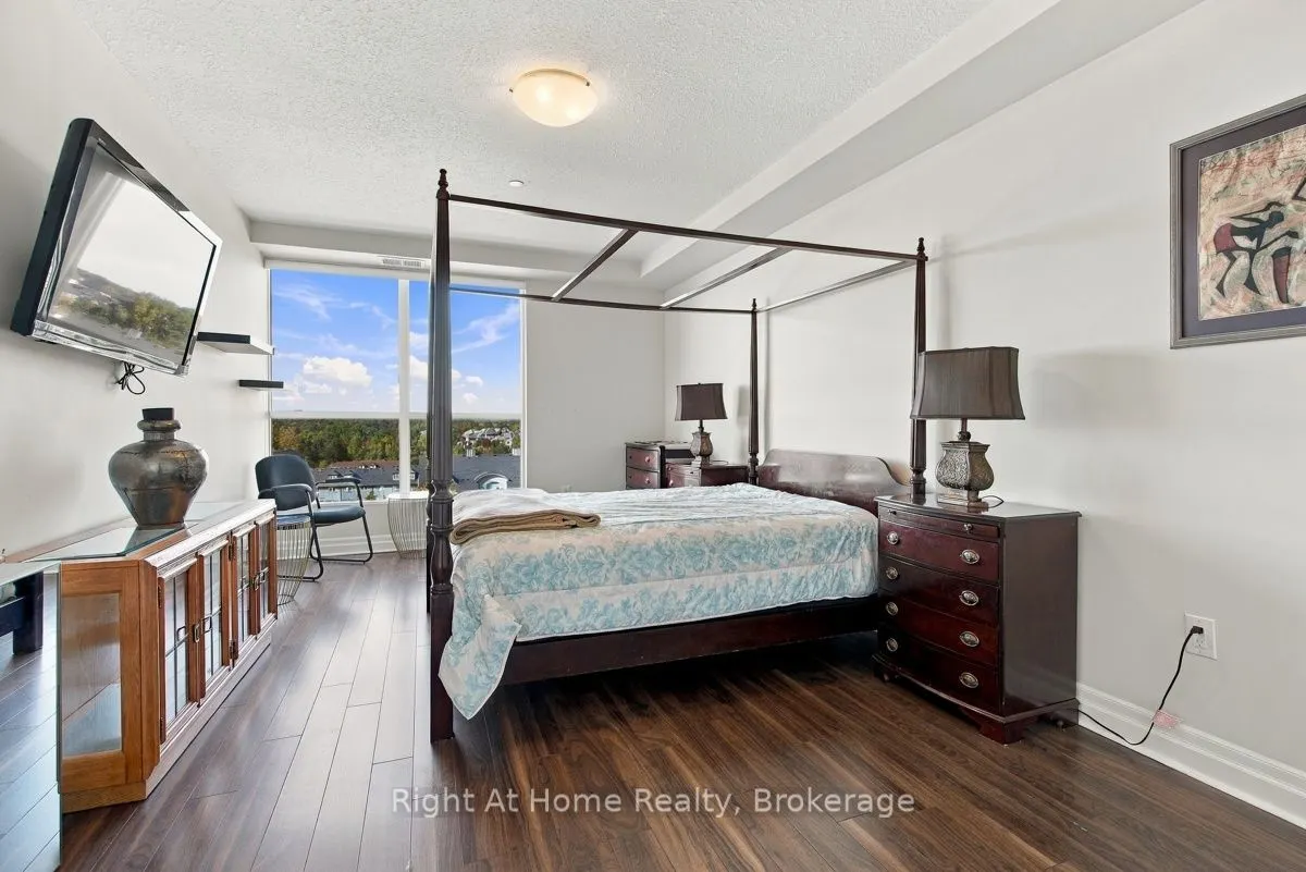 260 Villagewalk Boulevard #612