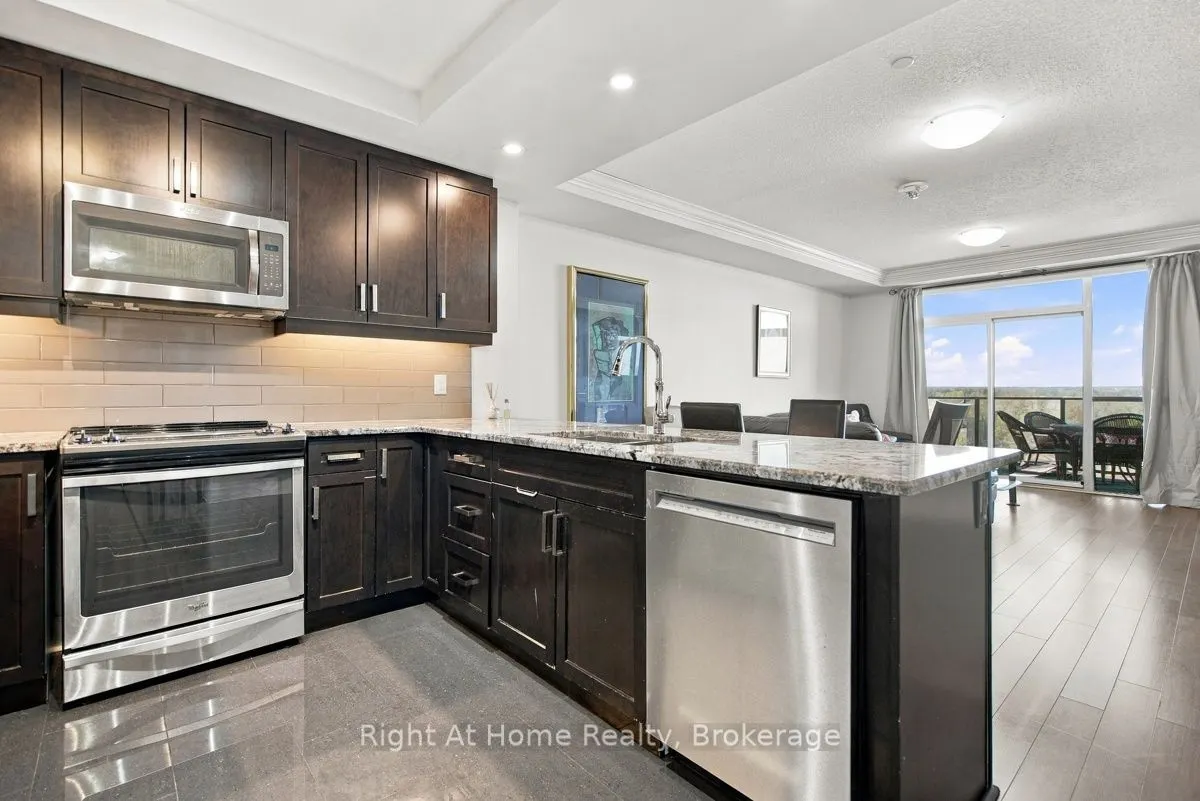 260 Villagewalk Boulevard #612