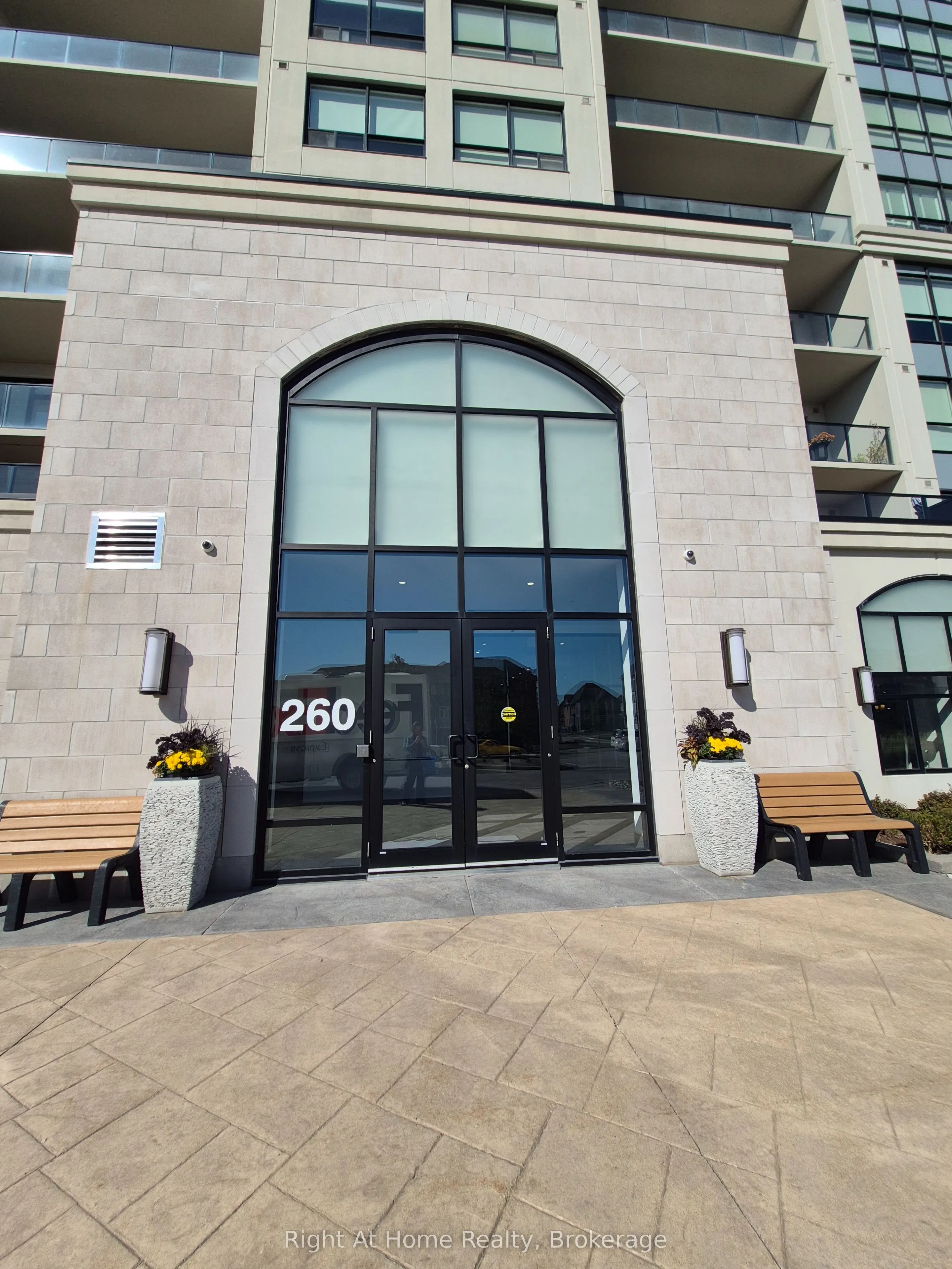 260 Villagewalk Boulevard #612