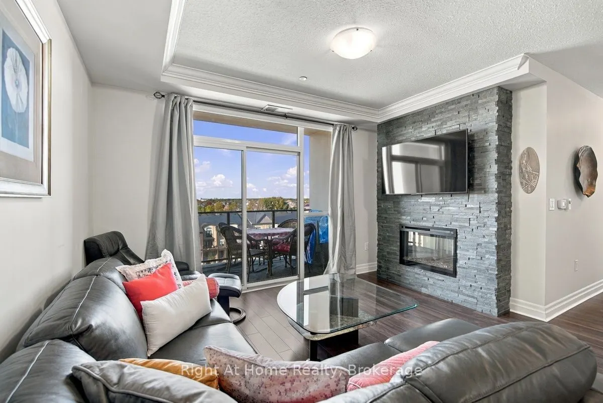 260 Villagewalk Boulevard #612