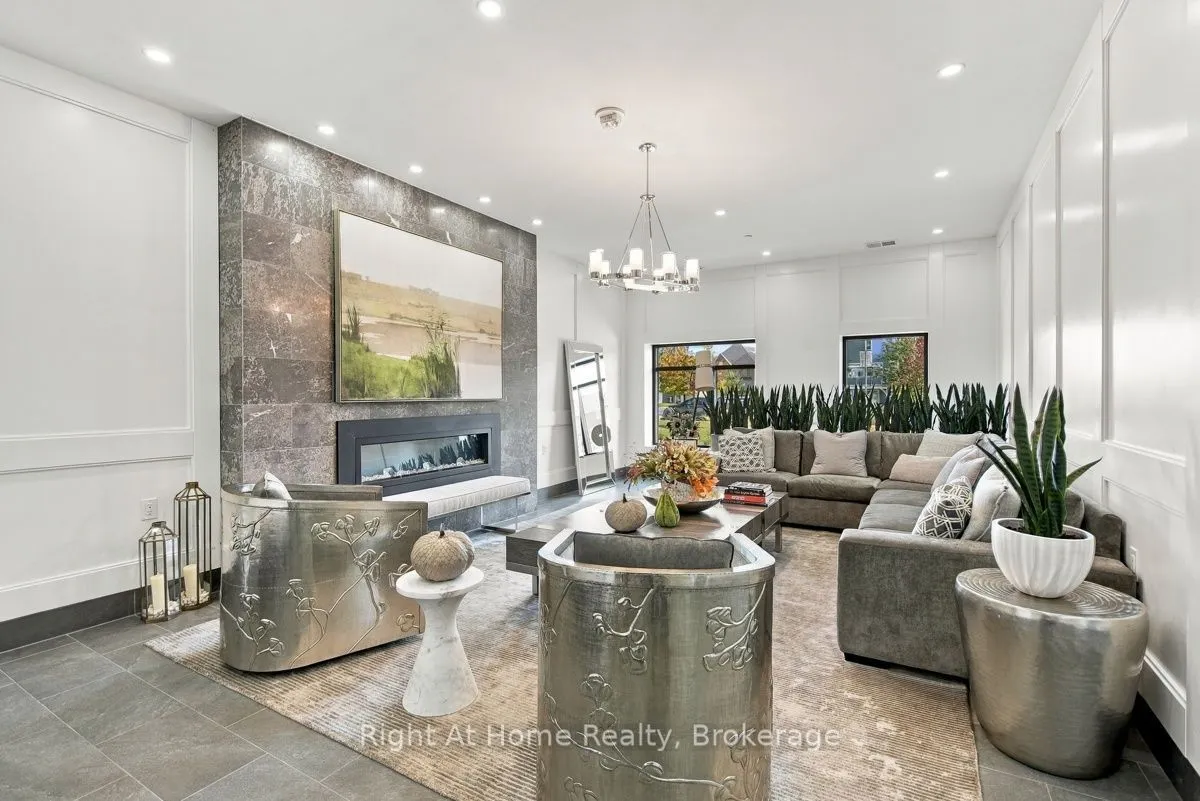 260 Villagewalk Boulevard #612