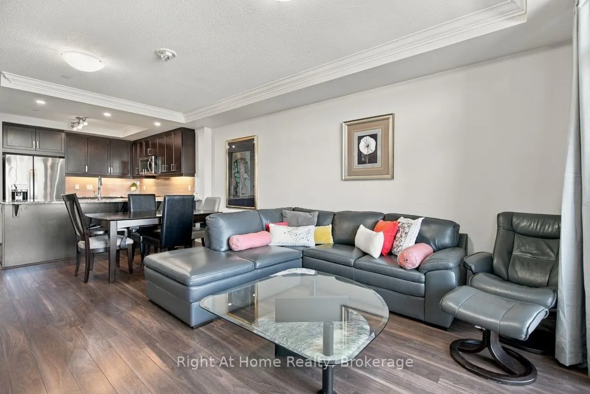 260 Villagewalk Boulevard #612