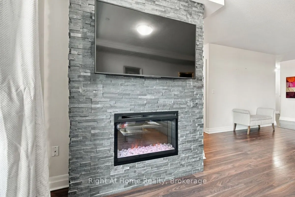 260 Villagewalk Boulevard #612