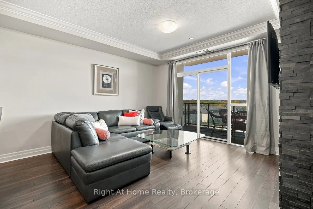260 Villagewalk Boulevard #612