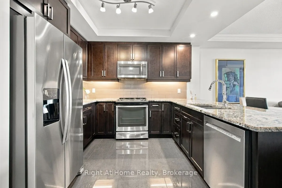 260 Villagewalk Boulevard #612