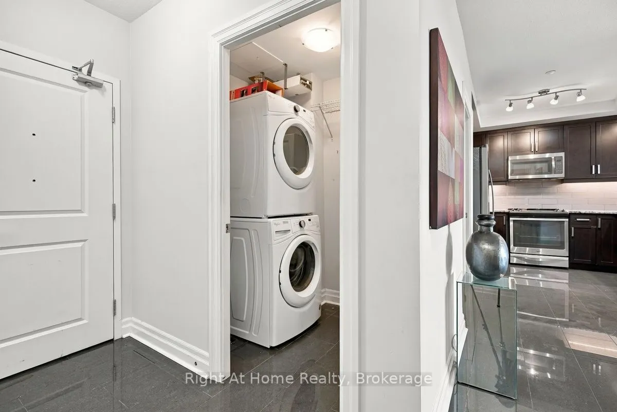 260 Villagewalk Boulevard #612