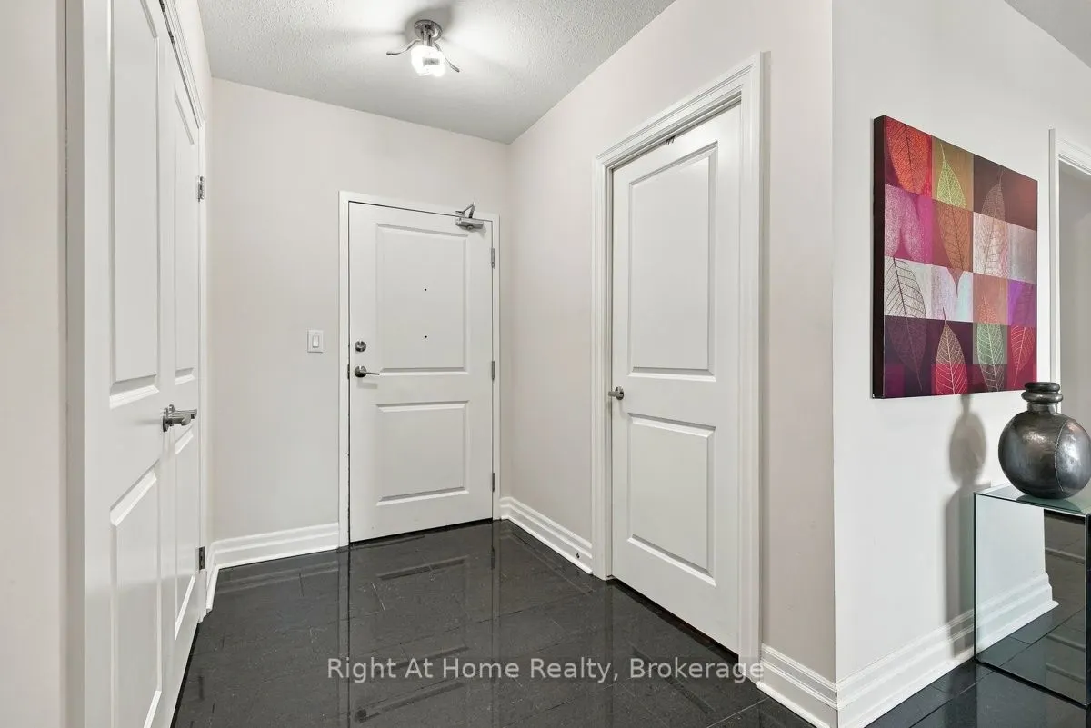 260 Villagewalk Boulevard #612