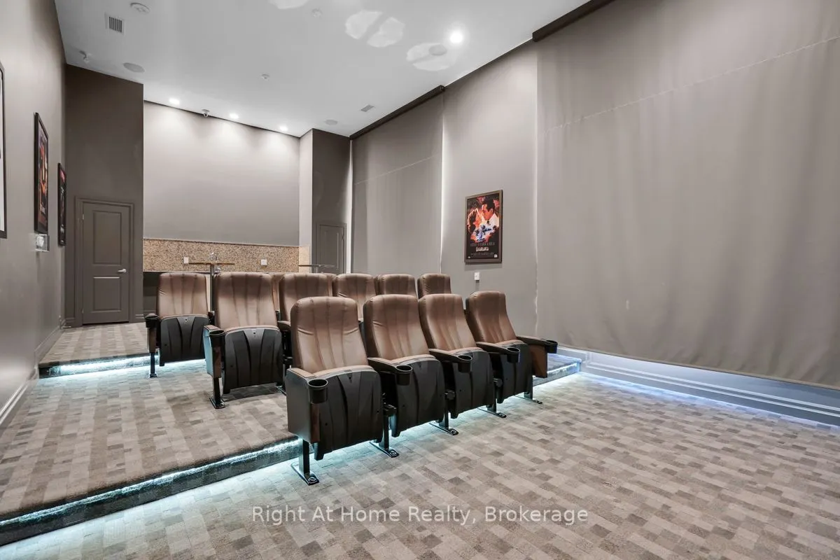 260 Villagewalk Boulevard #612