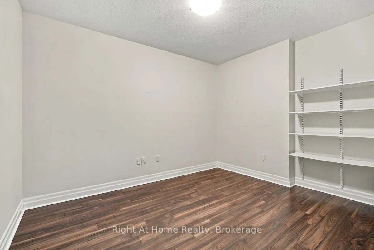260 Villagewalk Boulevard #612