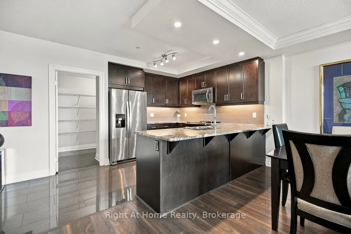 260 Villagewalk Boulevard #612