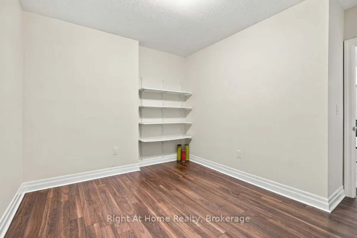 260 Villagewalk Boulevard #612