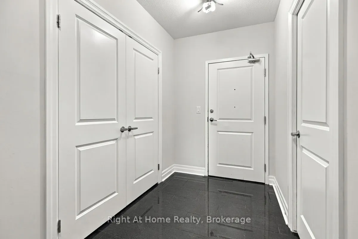 260 Villagewalk Boulevard #612
