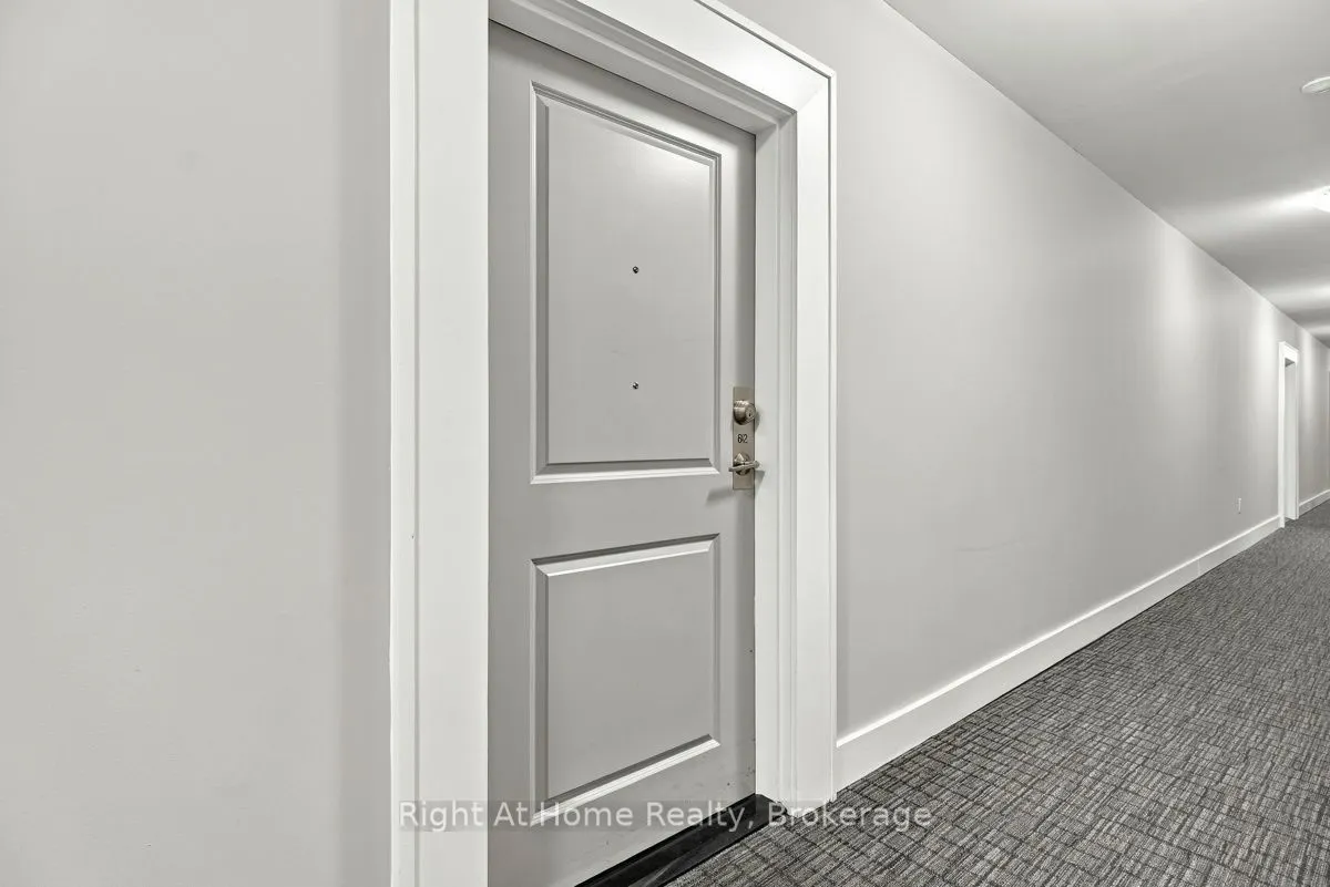 260 Villagewalk Boulevard #612