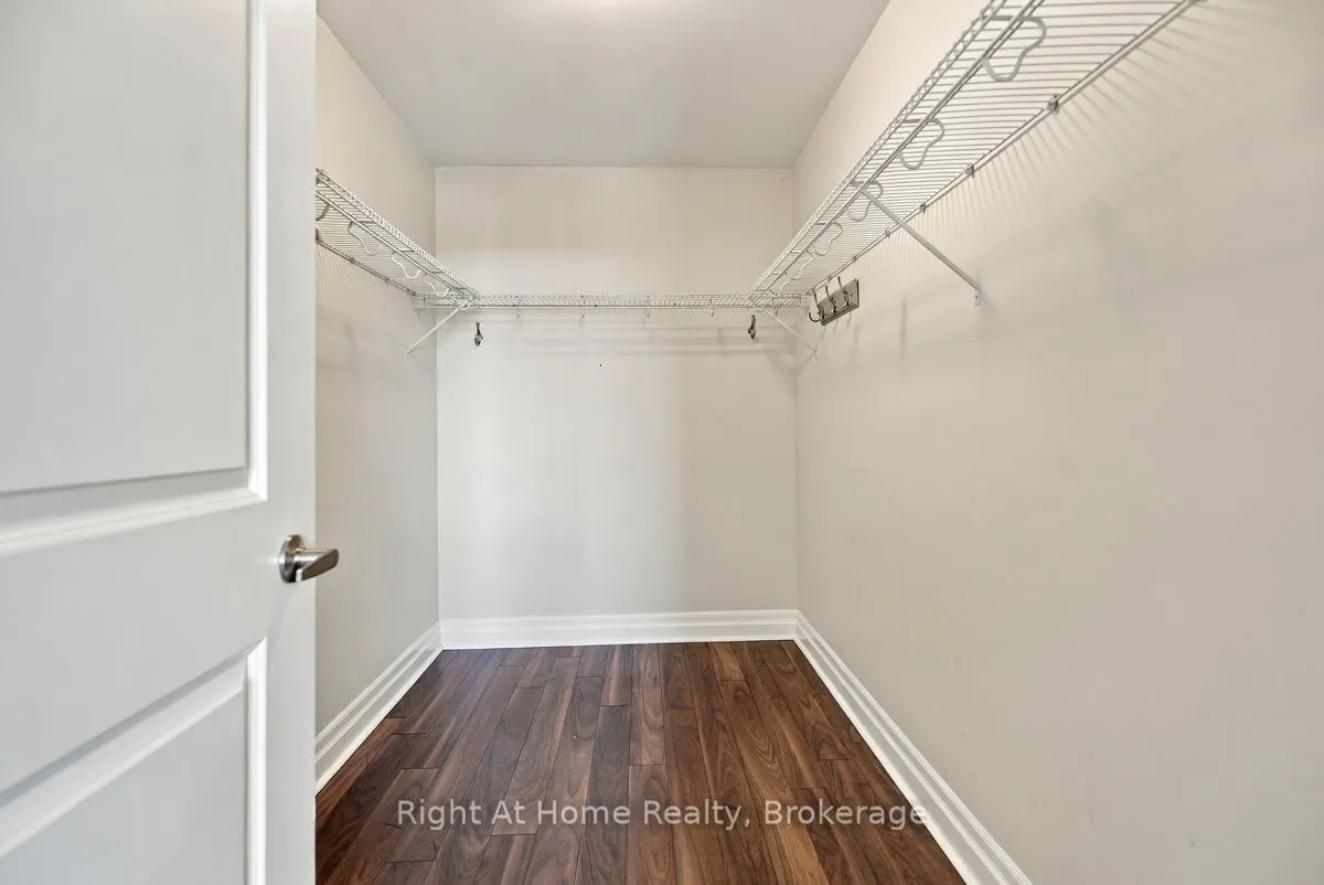 260 Villagewalk Boulevard #612