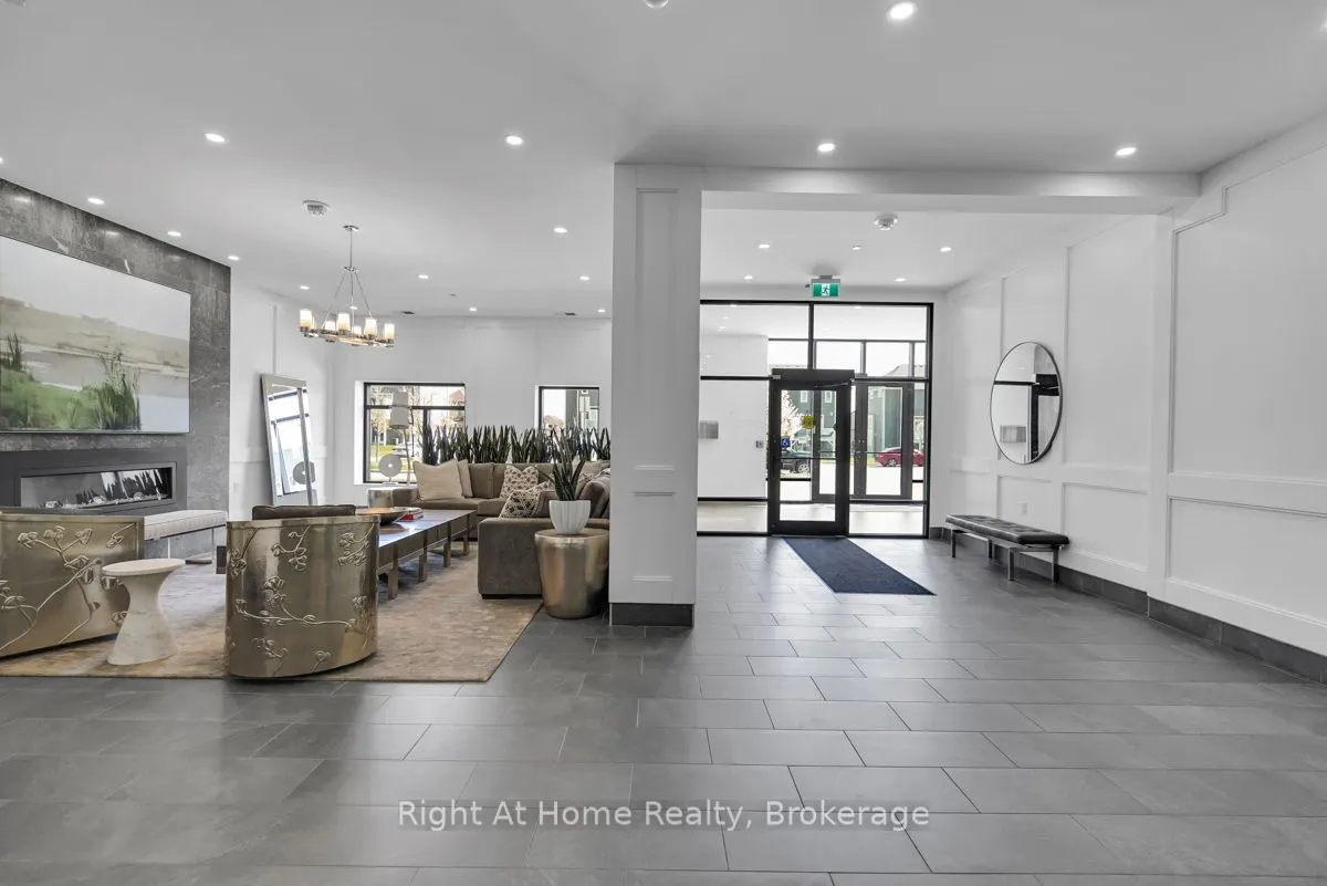 260 Villagewalk Boulevard #612