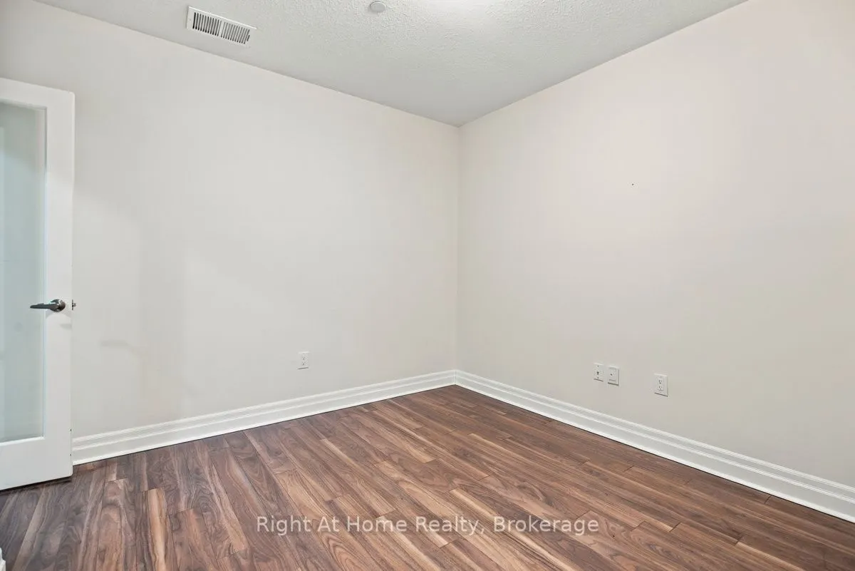 260 Villagewalk Boulevard #612