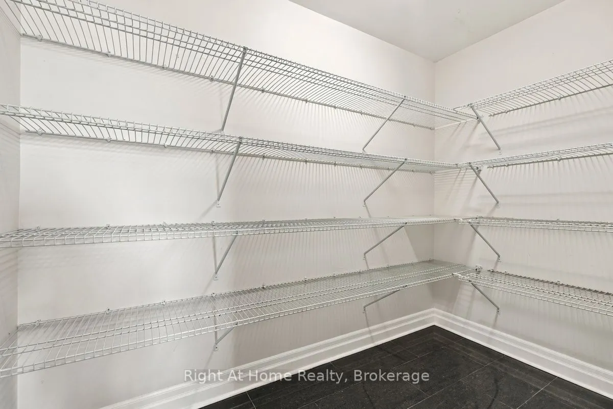 260 Villagewalk Boulevard #612