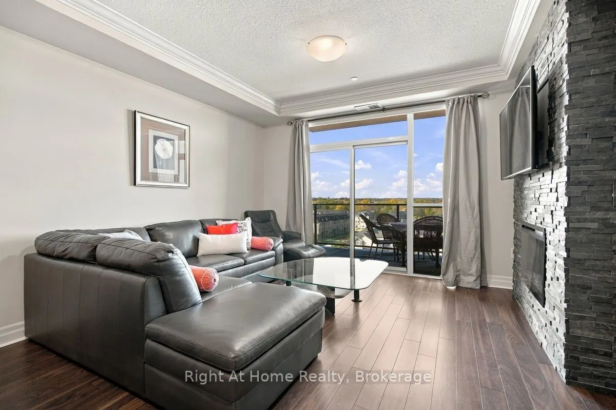 260 Villagewalk Boulevard #612