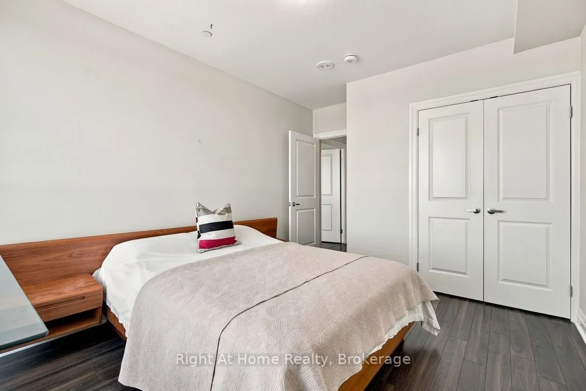 260 Villagewalk Boulevard #612