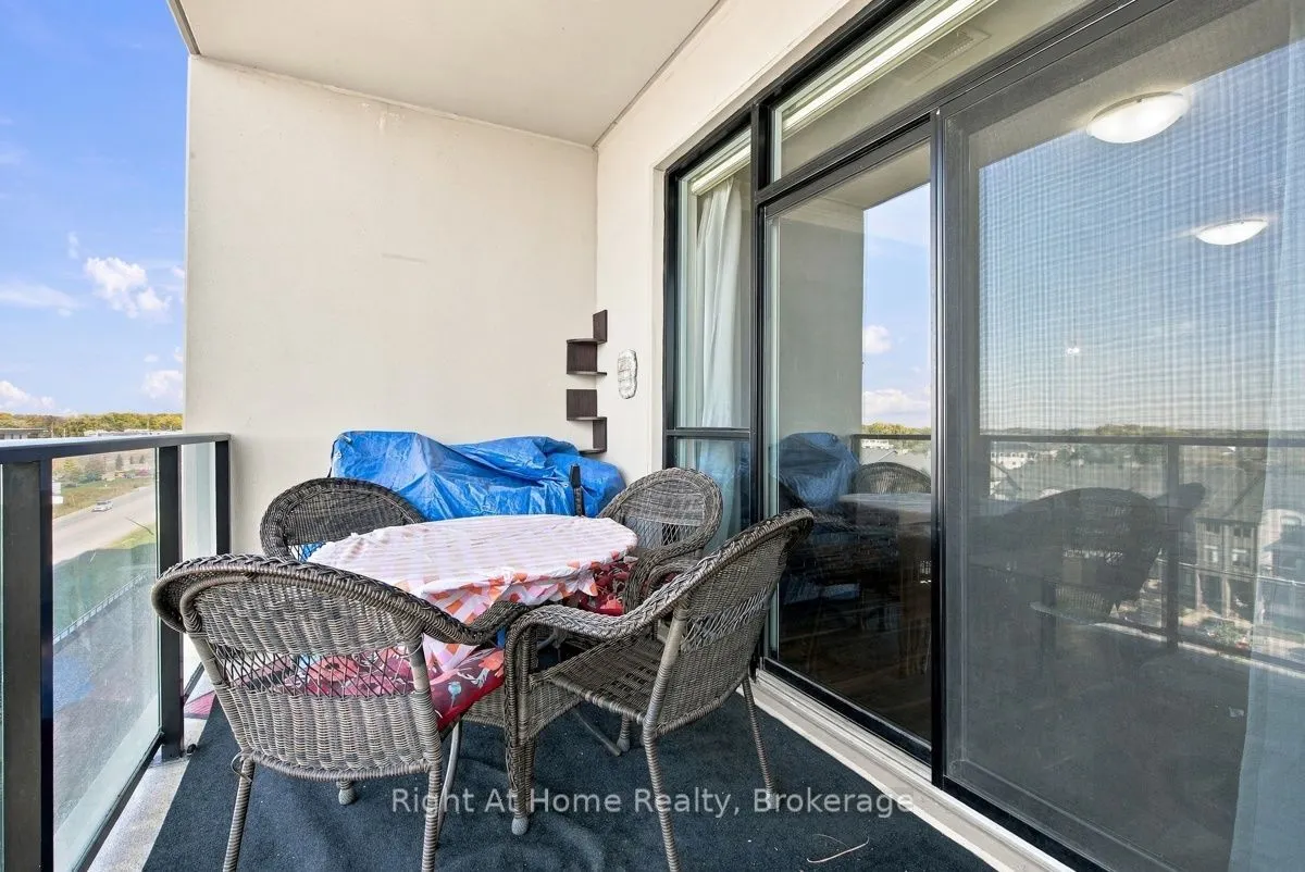 260 Villagewalk Boulevard #612