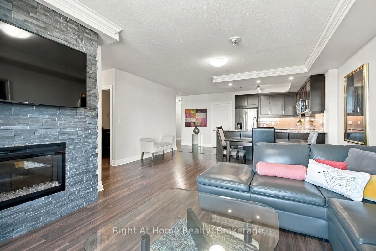 260 Villagewalk Boulevard #612