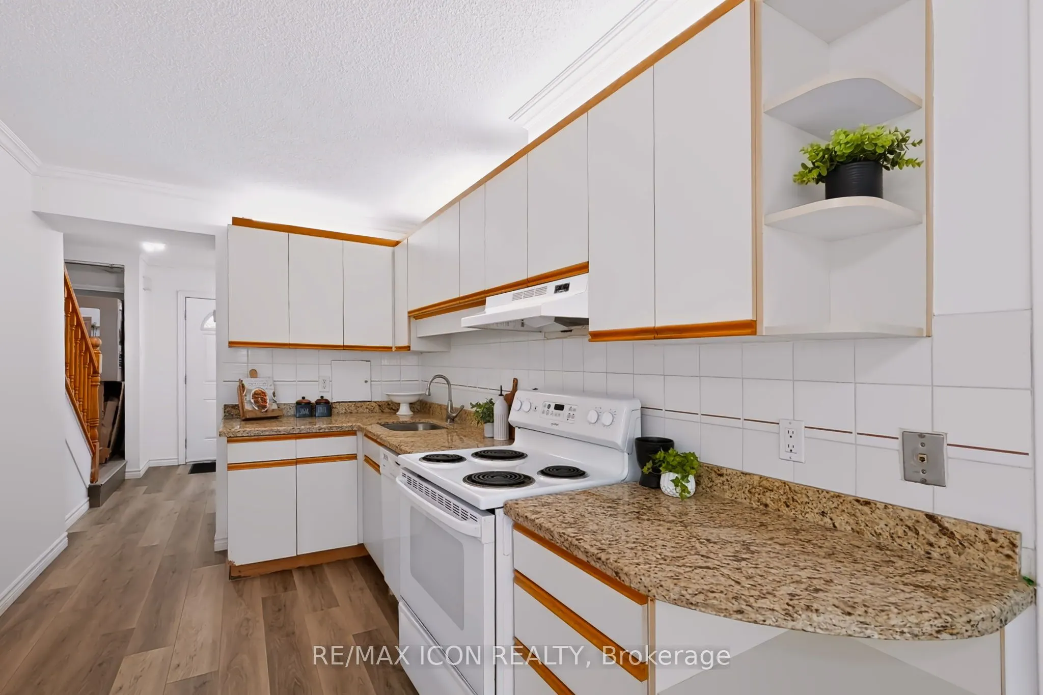 121 University Avenue E #102