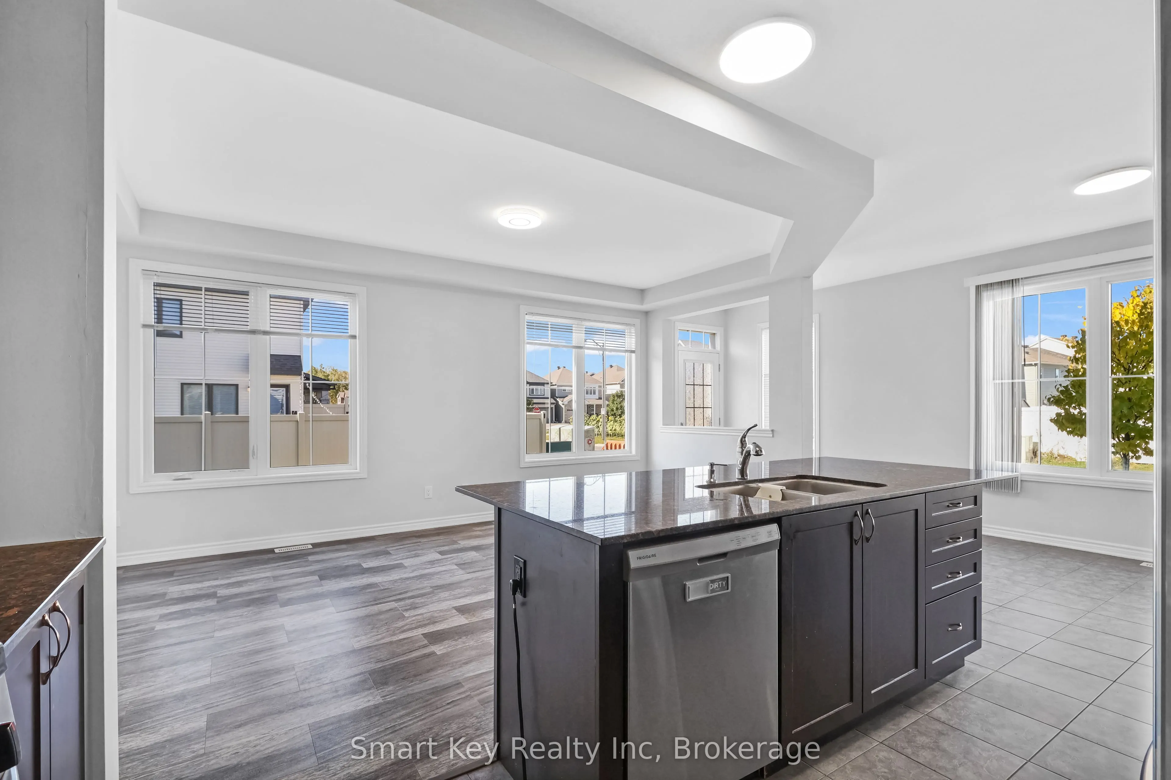 425 Aphelion Crescent
