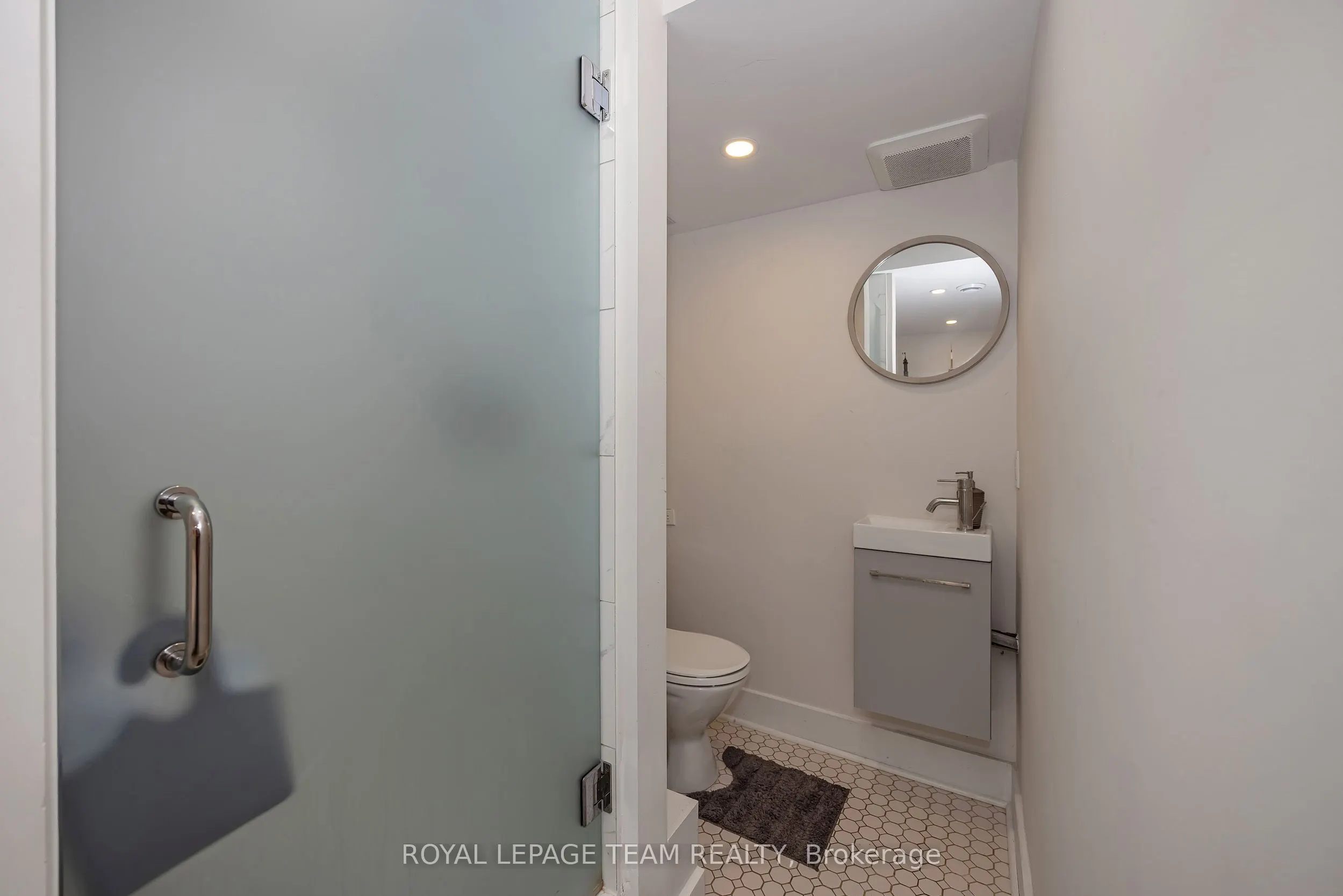 583 Tweedsmuir Avenue #9