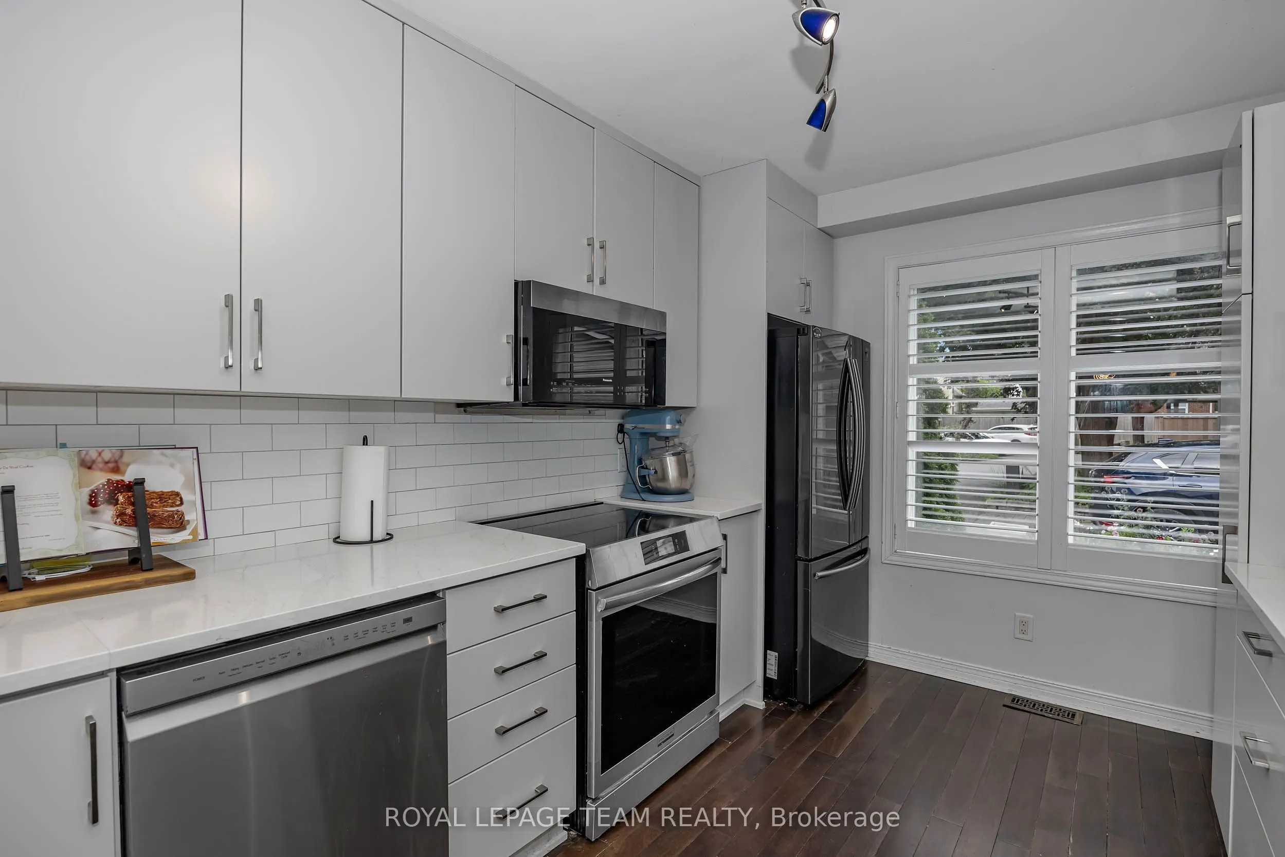 583 Tweedsmuir Avenue #9