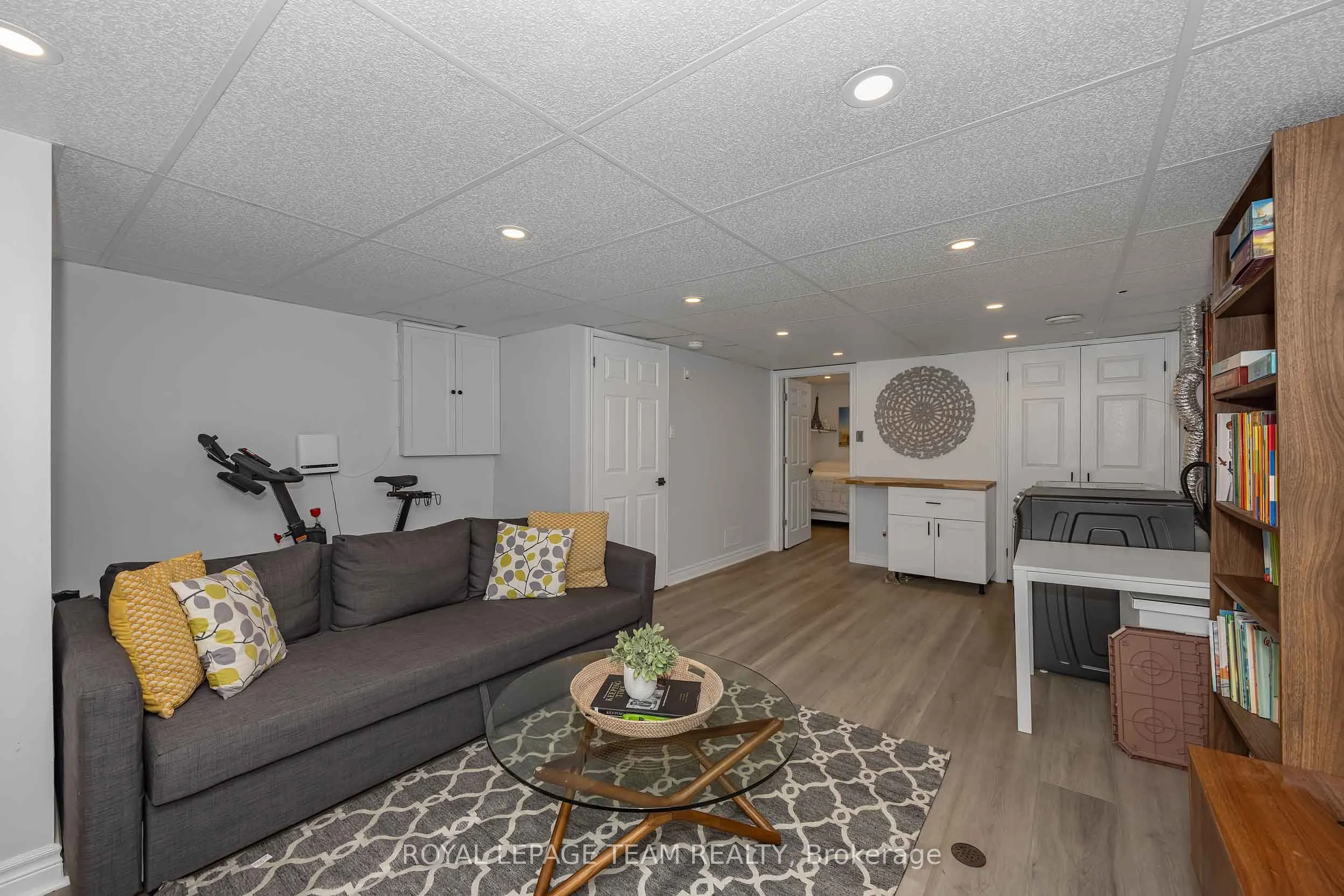 583 Tweedsmuir Avenue #9