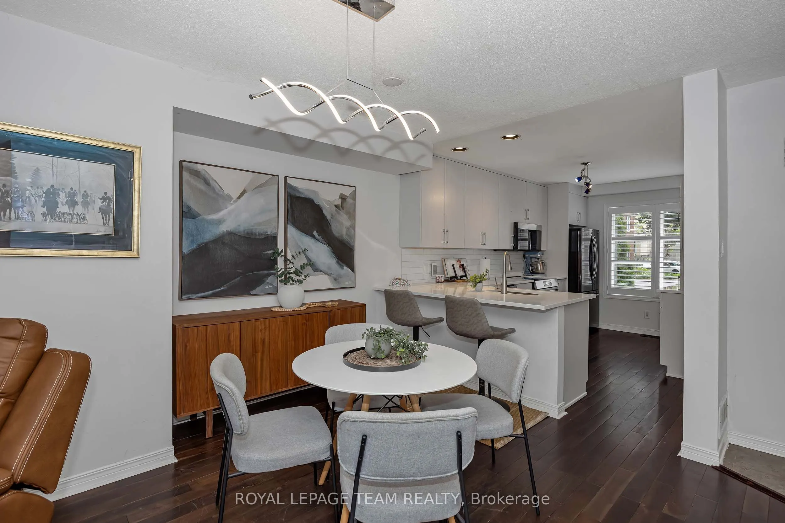 583 Tweedsmuir Avenue #9