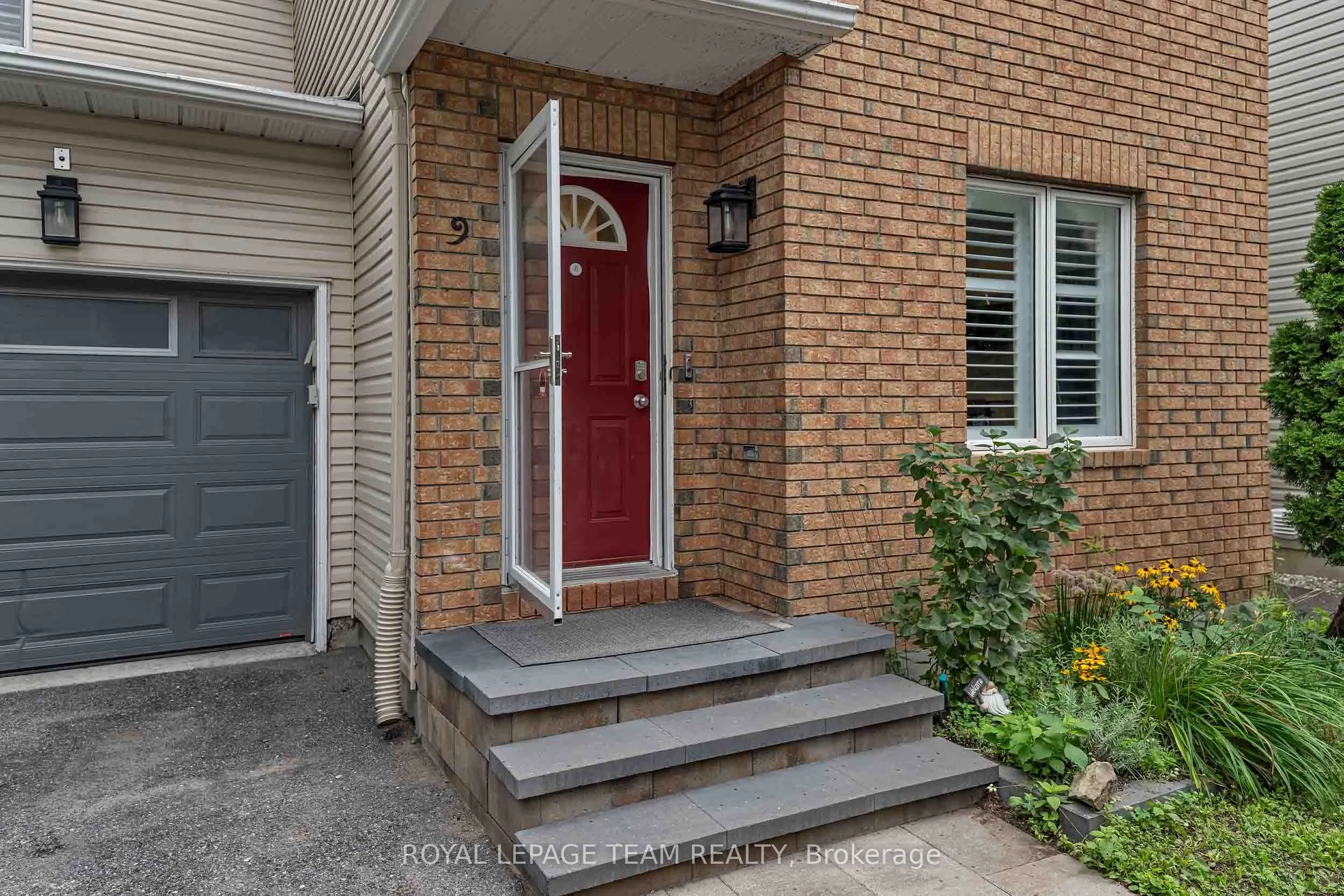 583 Tweedsmuir Avenue #9