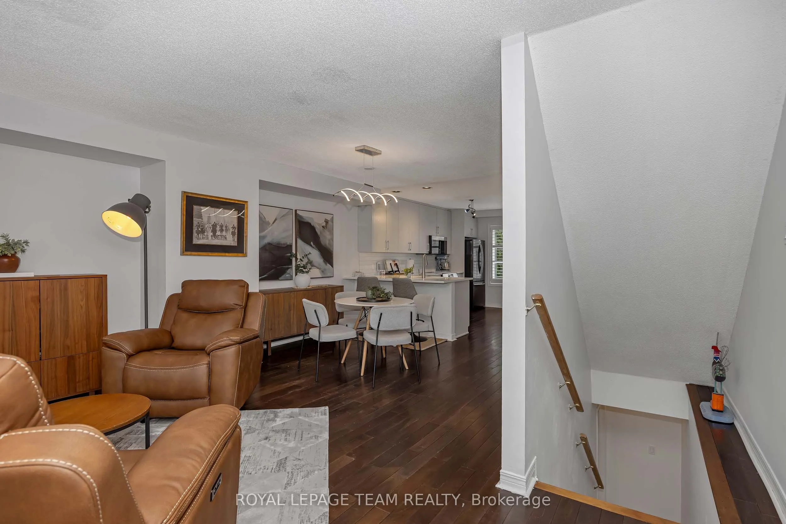583 Tweedsmuir Avenue #9